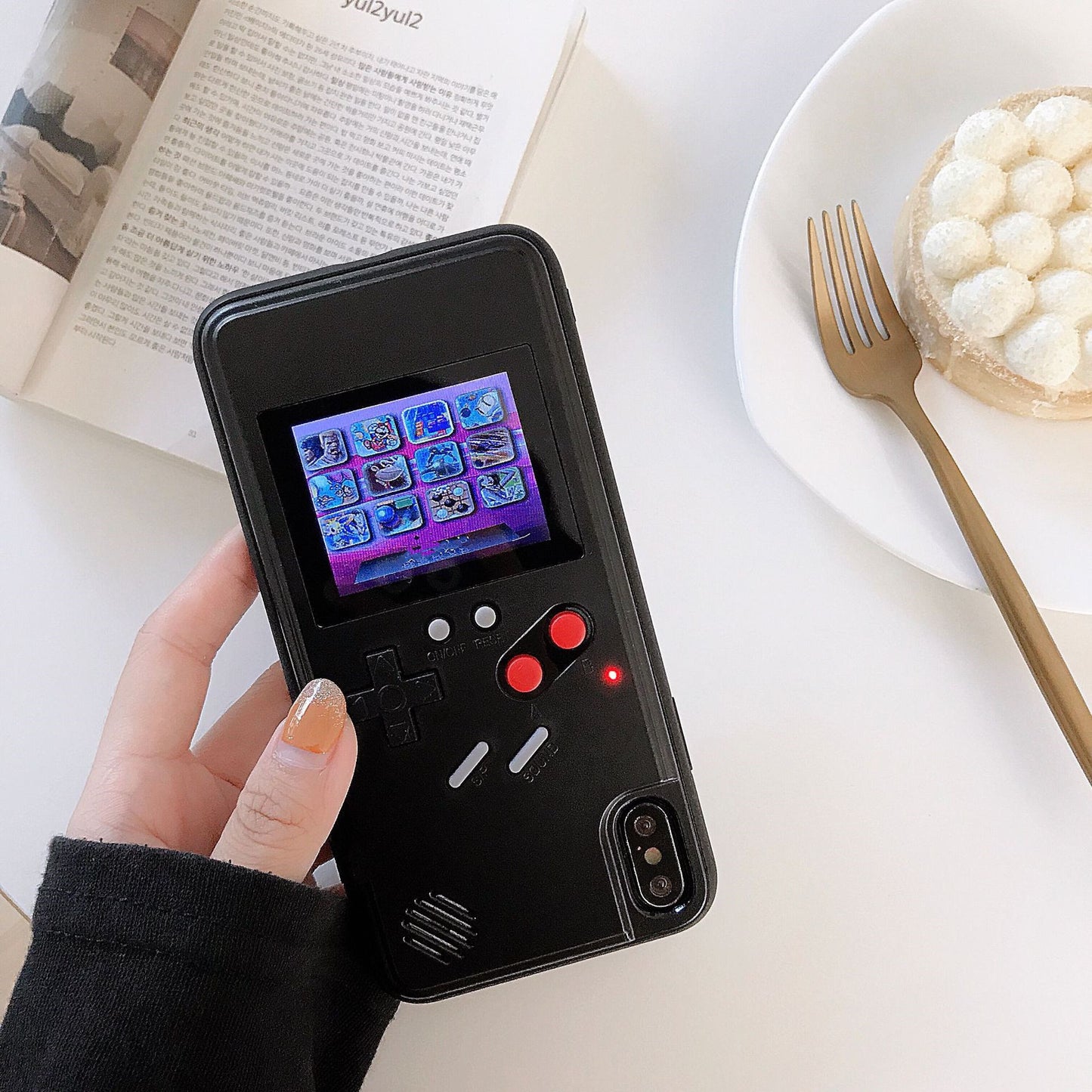 GamePro Case: Mobile Phone Shell with Gaming Console Screen