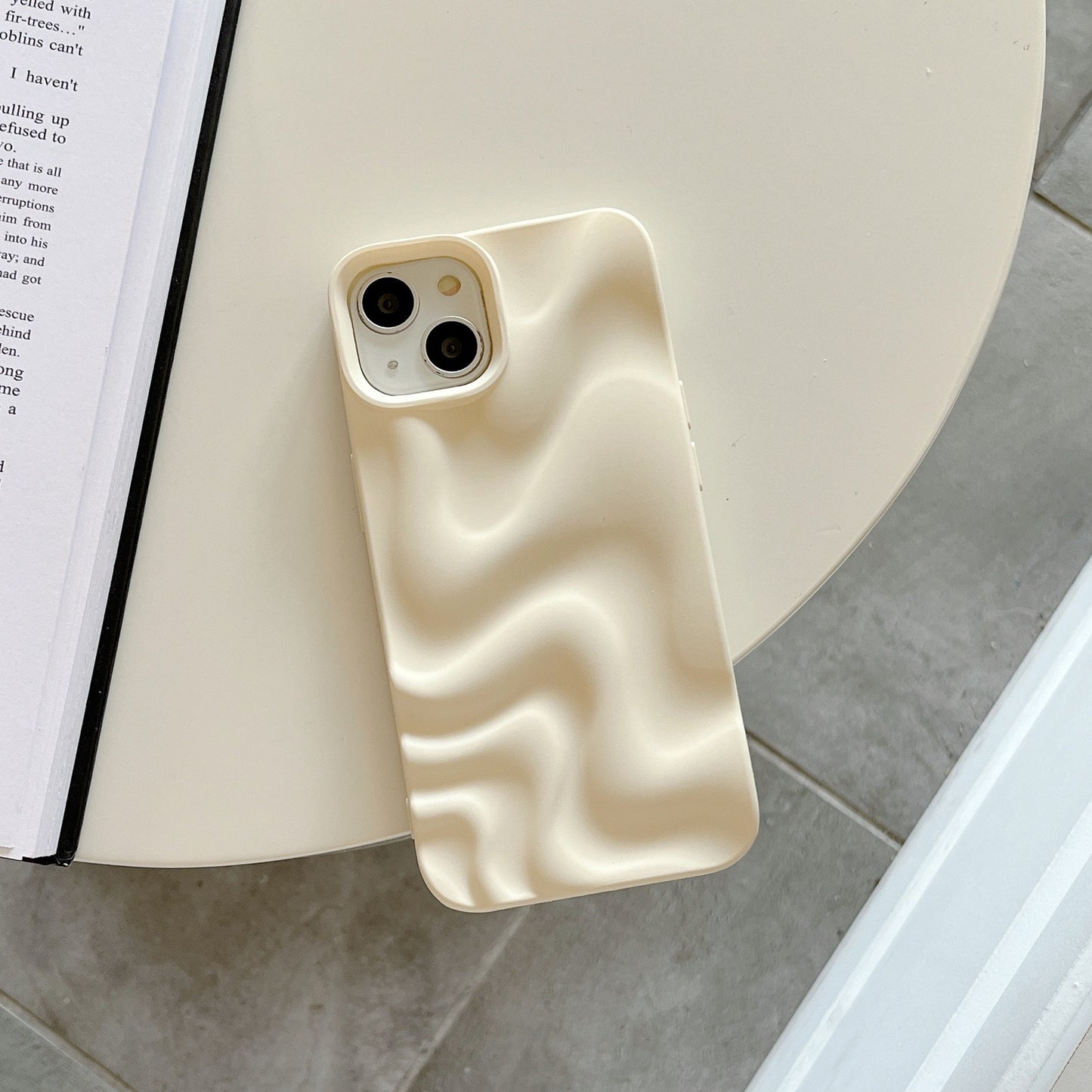 Wave Wonder III: Three-Dimensional Pleated Ripple Phone Case