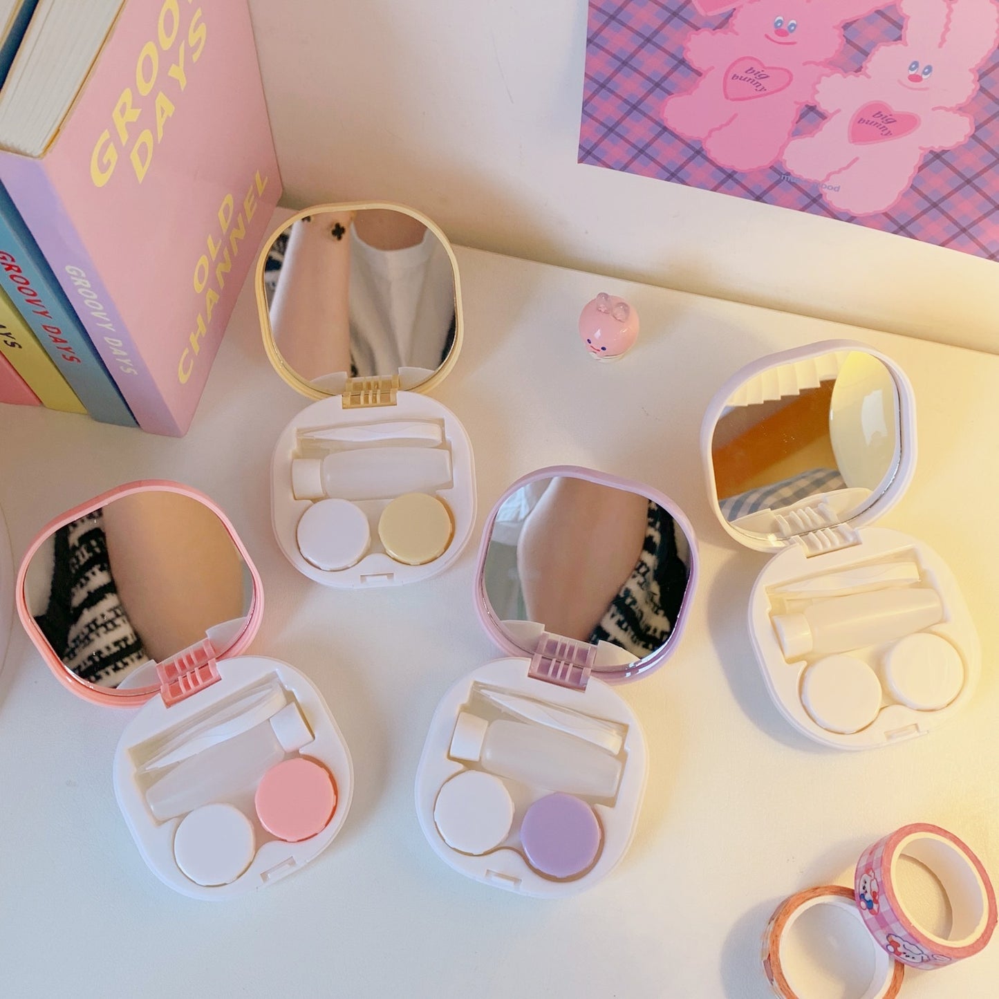 Charming Reflections: Cute Mirror-Included Contact Lens Case